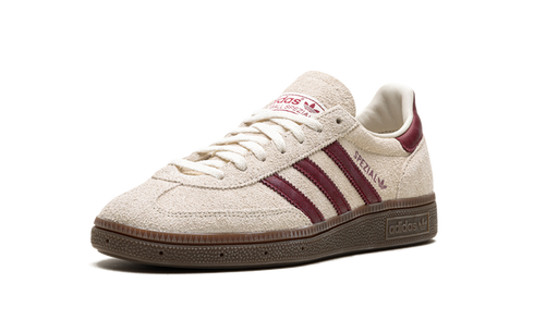 Adidas Handball Spezial WMNS in Off White Collegiate Burgundy with gum sole, available at ASEY SHOP Morocco.