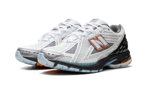 "New Balance 1906R – rear heel and sole design in White Black Copper"