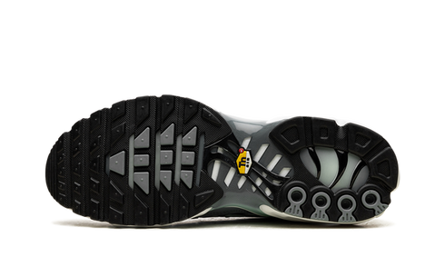 Nike Air Max Plus Waterway sneaker with aqua and navy gradient, available at ASEY SHOP Morocco.