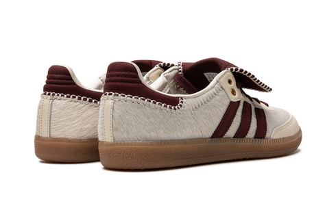 Adidas Handball Spezial WMNS in Off White Collegiate Burgundy with gum sole, available at ASEY SHOP Morocco.