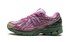 Vue latérale de la New Balance 1906R Rose Runner – édition Jack Harlow