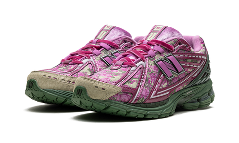 Détail du mesh et du laçage sur la 1906R Rose Runner