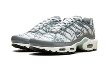 Charger l&#39;image dans la galerie, Nike Air Max Plus Waterway sneaker with aqua and navy gradient, available at ASEY SHOP Morocco.


