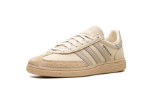 Charger l&#39;image dans la galerie, Adidas Handball Spezial WMNS in Cream White Beige with suede upper, available at ASEY SHOP Morocco
