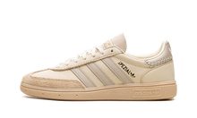 Charger l&#39;image dans la galerie, Adidas Handball Spezial WMNS in Cream White Beige with suede upper, available at ASEY SHOP Morocco
