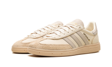 Charger l&#39;image dans la galerie, Adidas Handball Spezial WMNS in Cream White Beige with suede upper, available at ASEY SHOP Morocco
