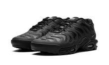 Charger l&#39;image dans la galerie, Nike Air Max Plus Drift Black Anthracite sneakers with sleek black design and anthracite accents, available at ASEY SHOP Morocco.
