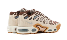 Charger l&#39;image dans la galerie, Nike Air Max Plus Drift Phantom Cacao Wow sneakers with phantom and cacao color accents, available at ASEY SHOP Morocco.
